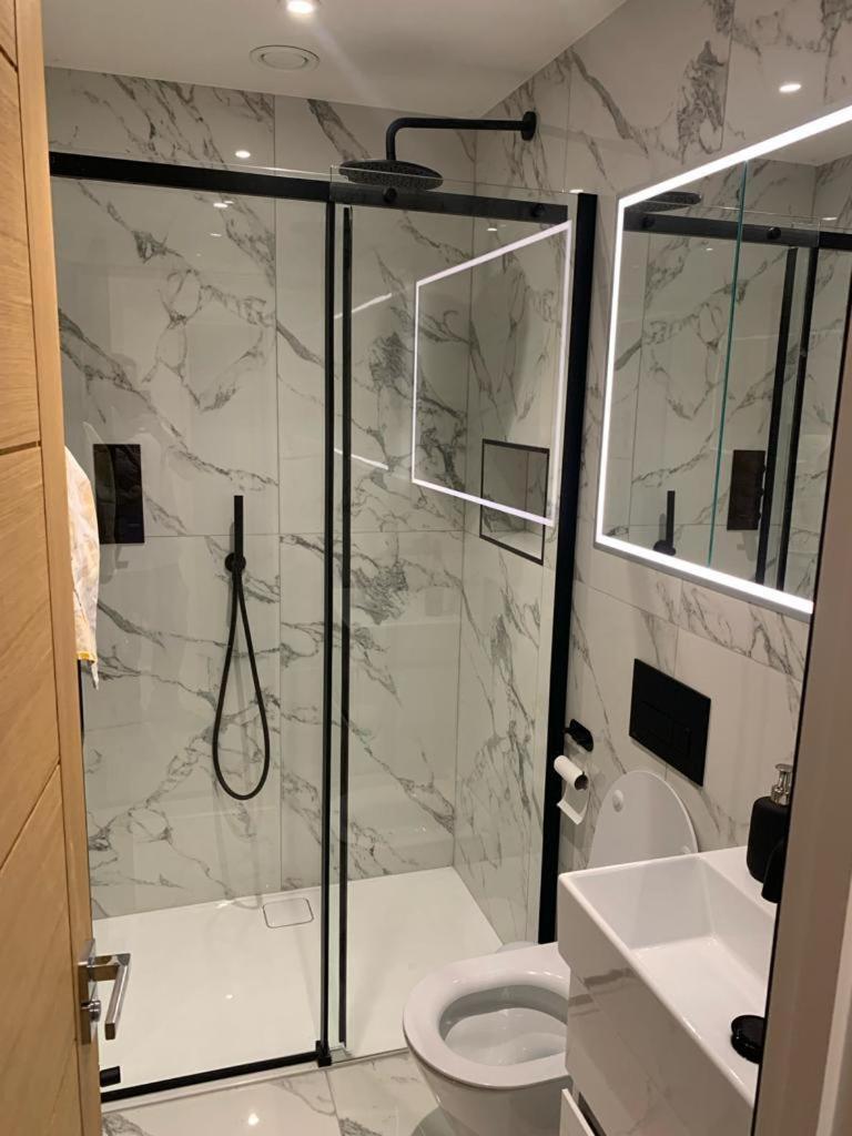 Two Bedroom Apartment - London Luaran gambar