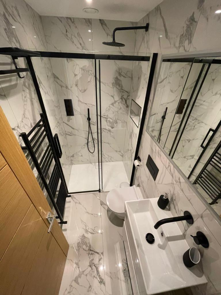 Two Bedroom Apartment - London Luaran gambar
